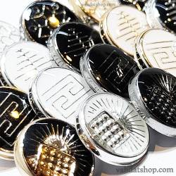 دکمه شومیزی طرح دار